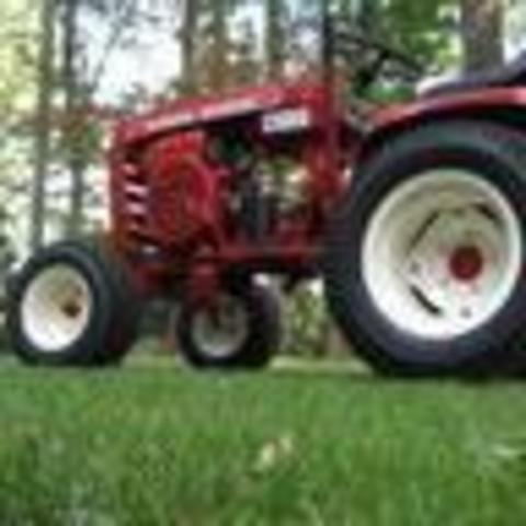 Van Sickle Paint Tractor Enamel, International Harvester Red Gloss, 1 gallon