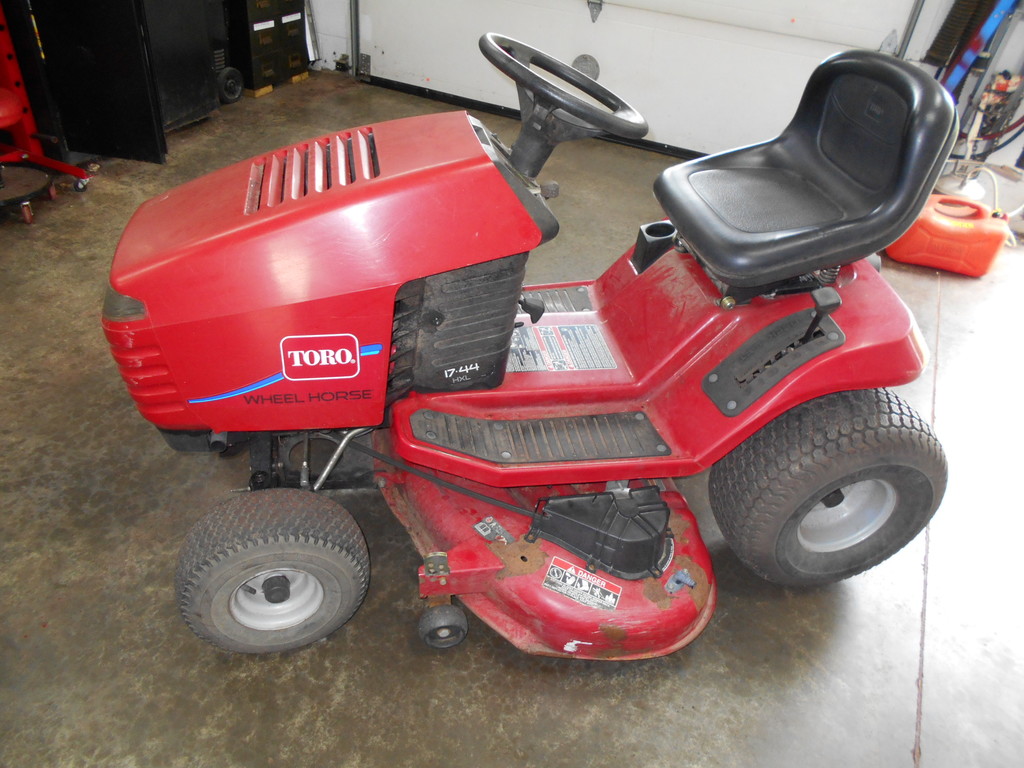 My latest little machine, a 17-44HXL - Wheel Horse Tractors - RedSquare ...